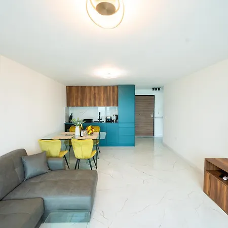 Skyline - Sea View, Pools, Spa&free Parking Warna