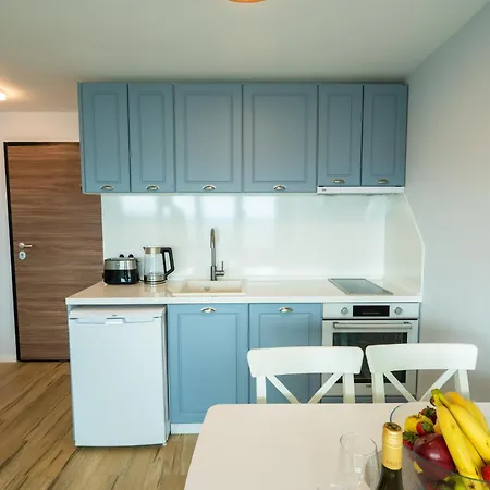 Apartment Skyline - Sea View, Pools, Spa&free Parking Warna